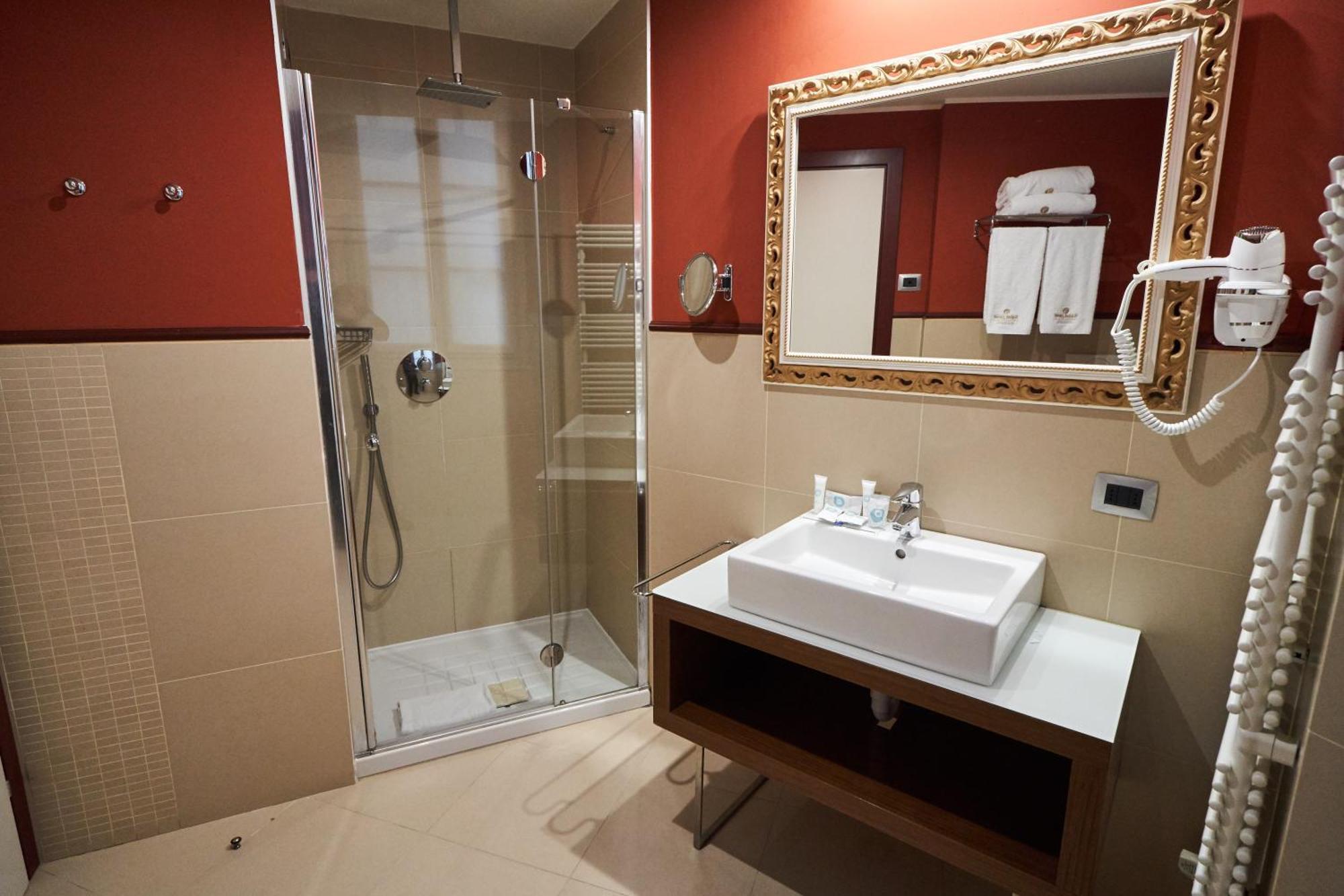 Hotel Centrale Best Western Signature Collection Tirano Exterior foto